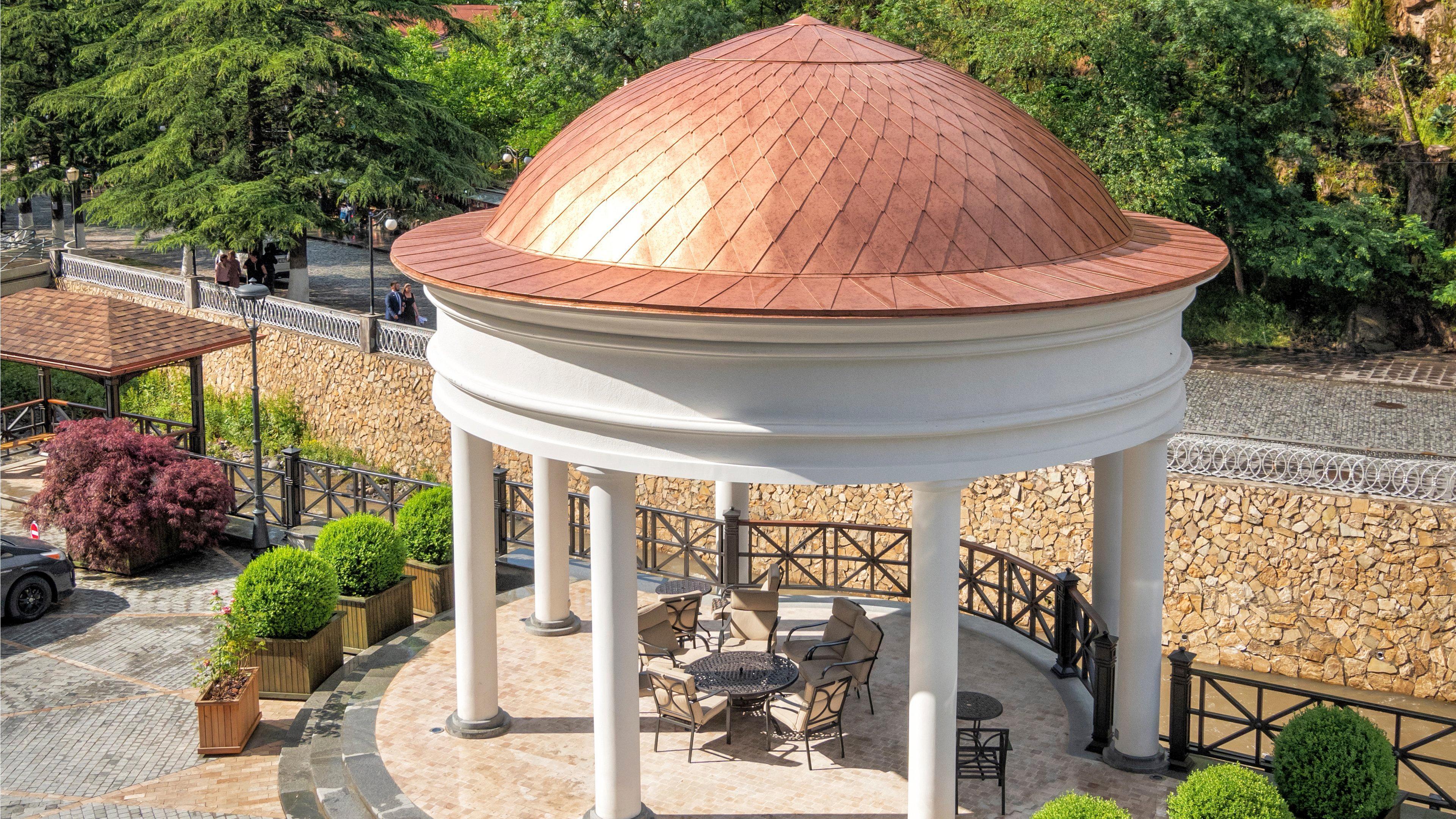 Crowne Plaza - Borjomi By Ihg Hotell Eksteriør bilde The gazebo at the center of the park
