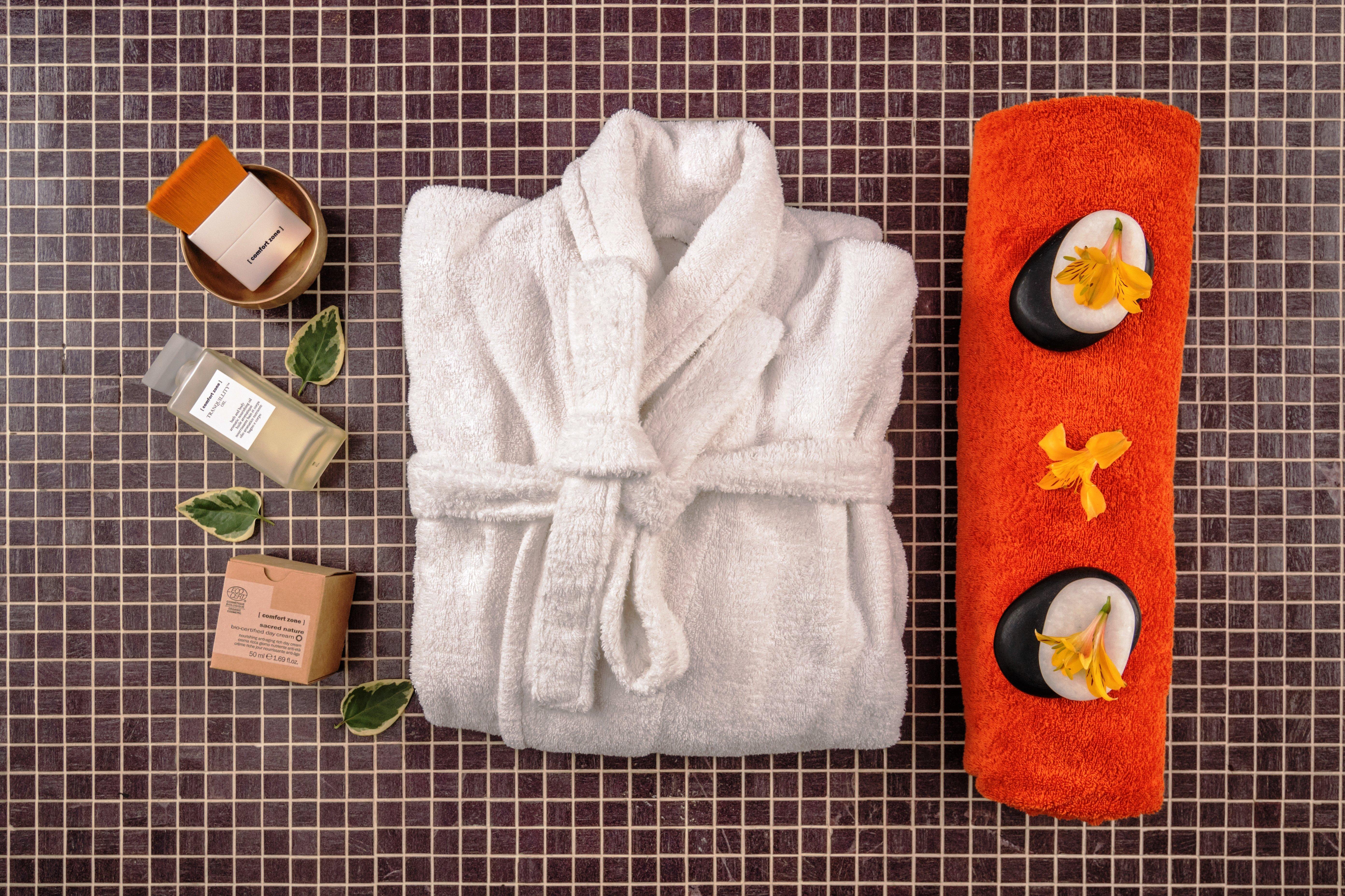Crowne Plaza - Borjomi By Ihg Hotell Eksteriør bilde A bathrobe