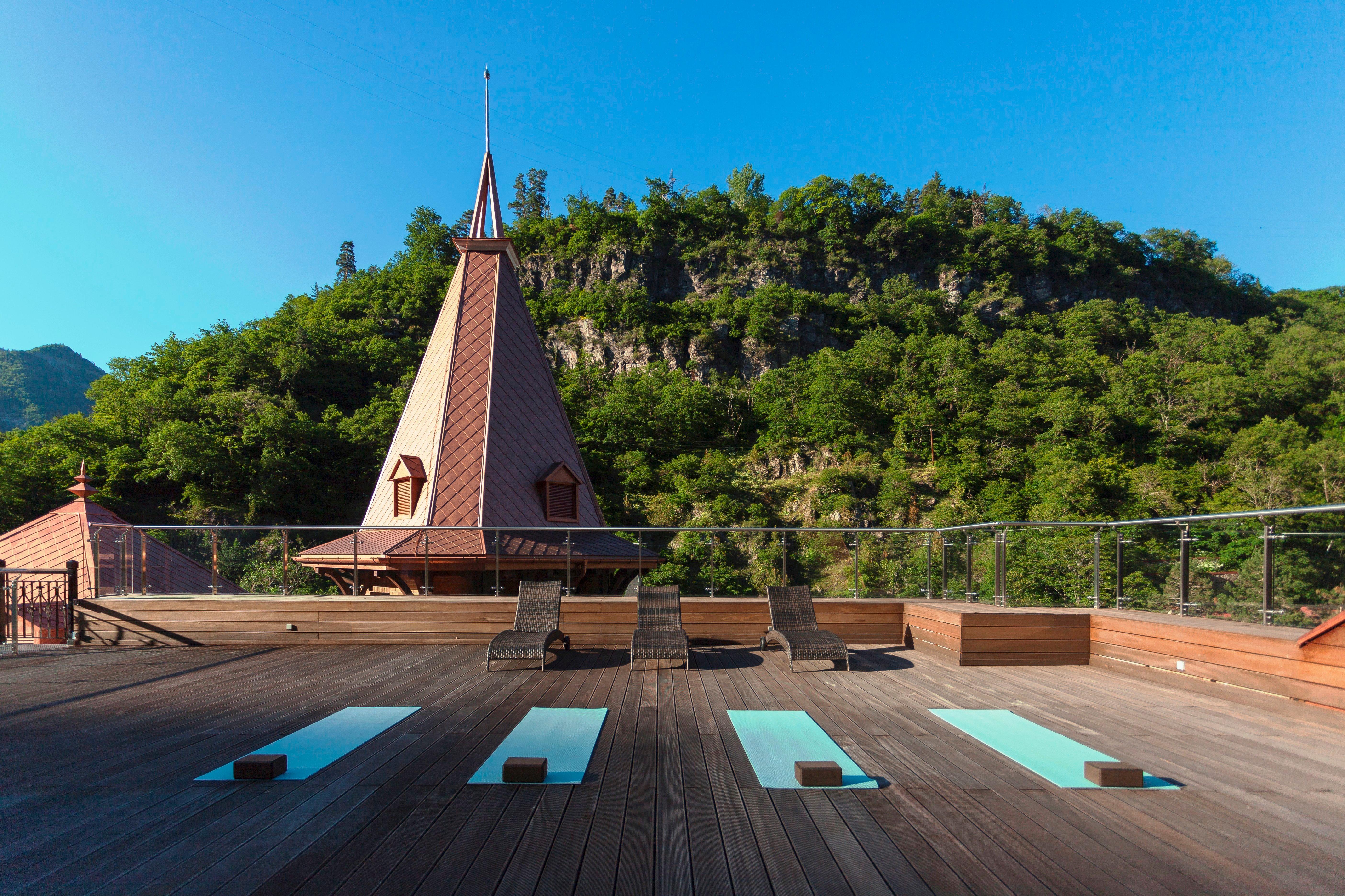 Crowne Plaza - Borjomi By Ihg Hotell Eksteriør bilde The roof of the hotel
