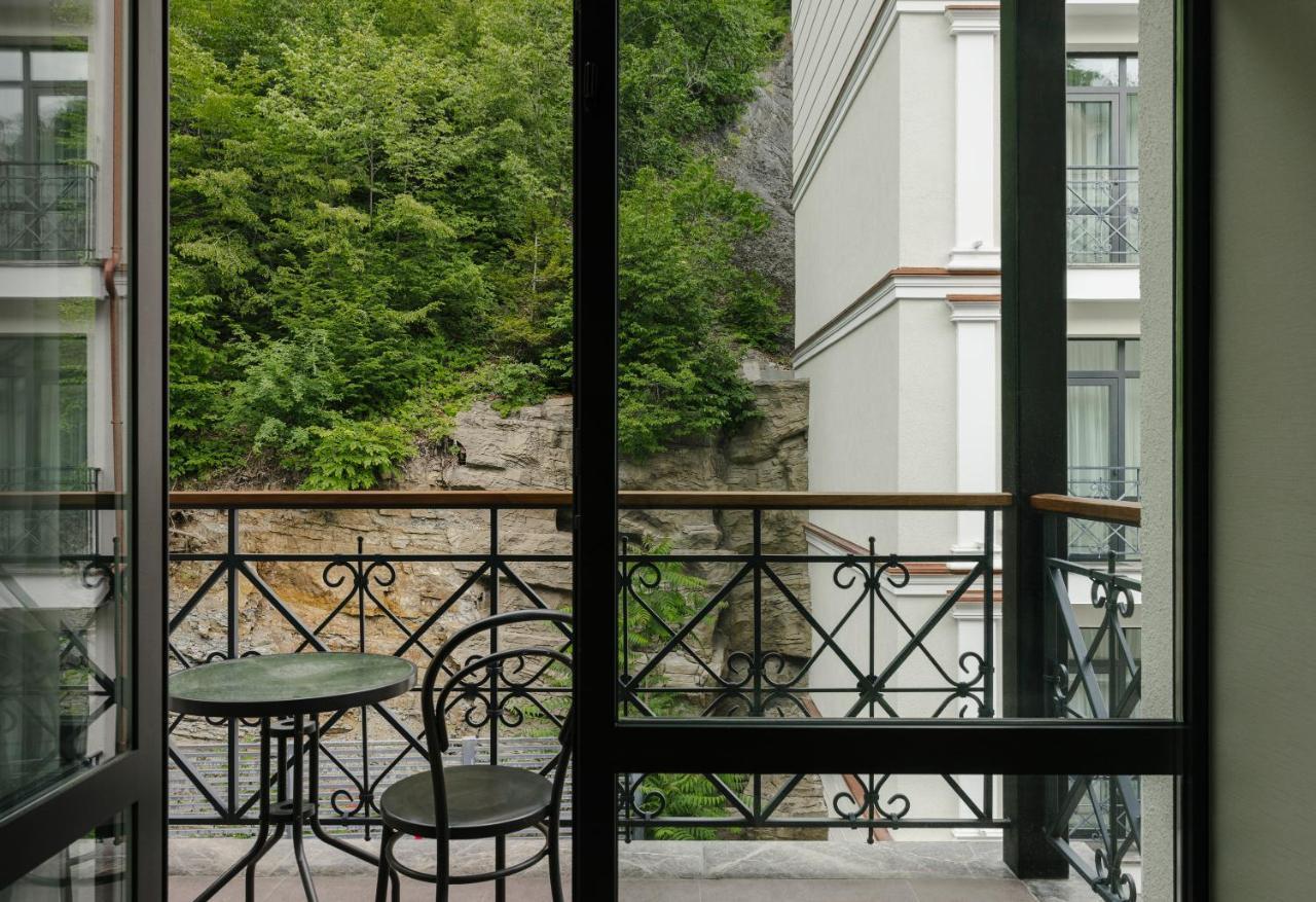 Crowne Plaza - Borjomi By Ihg Hotell Eksteriør bilde A balcony